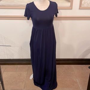 Navy maxi dress never worn size small with pockets